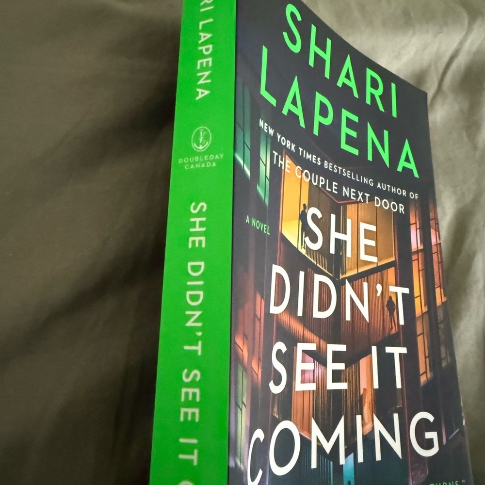 She Didn't See It Coming by Shari Lapena -New - Picture 2 of 4